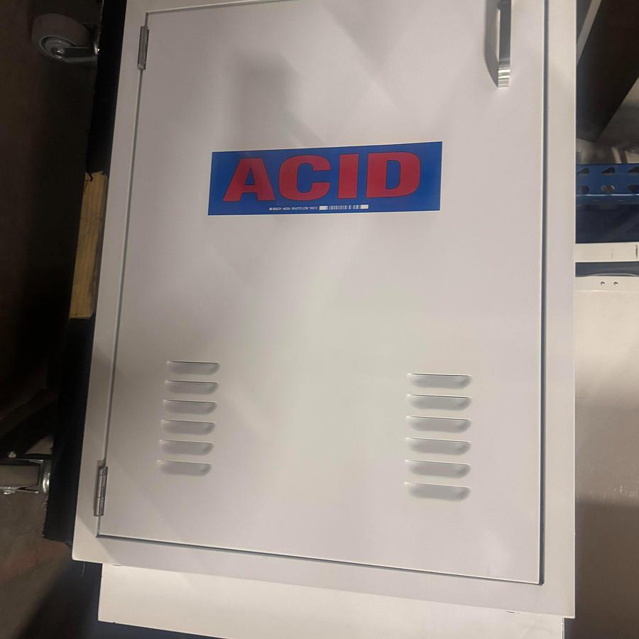 Used 2024 Genie Scientific 4' Fume Hood