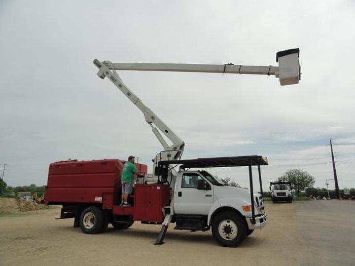 Used 2011 versalift V0270E
