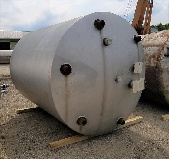 Used 3,000 GALLON VERTICAL STORAGE TANK - S/S