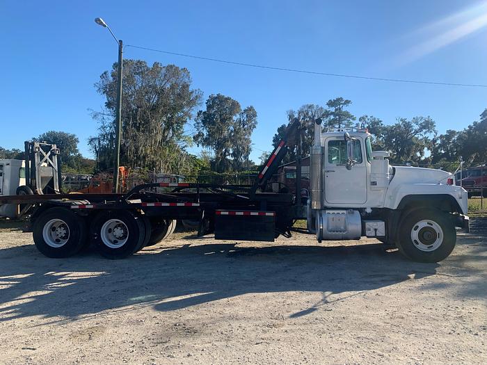 Used 2001 Mack RD 688S Tandem axle Roll oFF 60/tn Galbreth