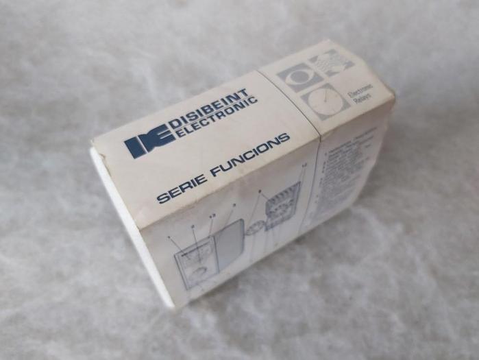 Current Relais inkl. Sockel, FC 135 230, IE Disibeint,  neu