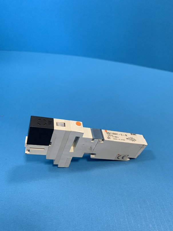 Used SMC Solenoid Valve VQ1100Y-5-Q