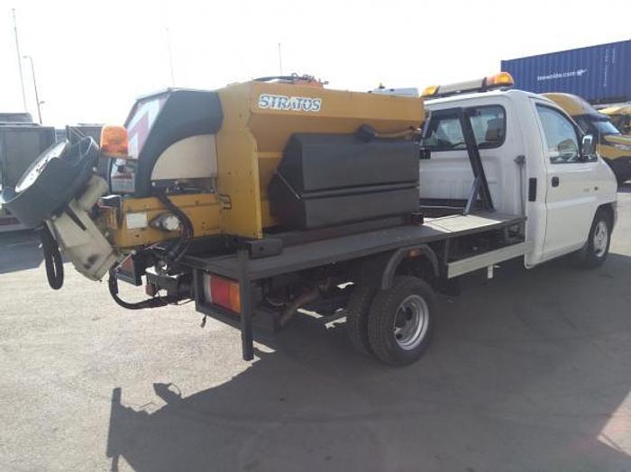 Gebruikt 2005 Hyundai H 200 pickup with spreader Nido stratos B08-15VALN