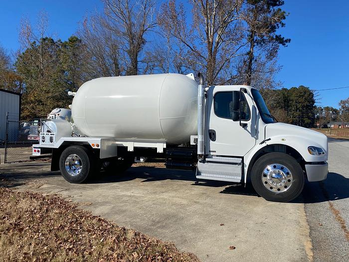 Used 2011 FREIGHTLINER BUSINESS CLASS M2 106