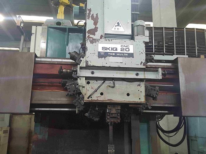 Usato TORNIO VERTICALE TOS SKIQ 20 CNC