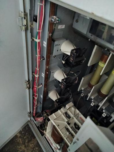 Used GENERAL ELECTRIC LIMITAMP CR194A118A2 300 HP CONTROLLER W/ DRAW-OUT AIR-BREAK CONTACTOR  THREE UNITS