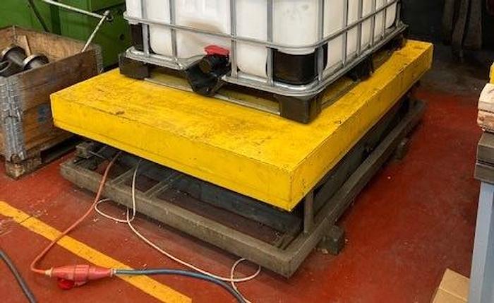 Usato Piano di sollevamento a pantografo doppio
