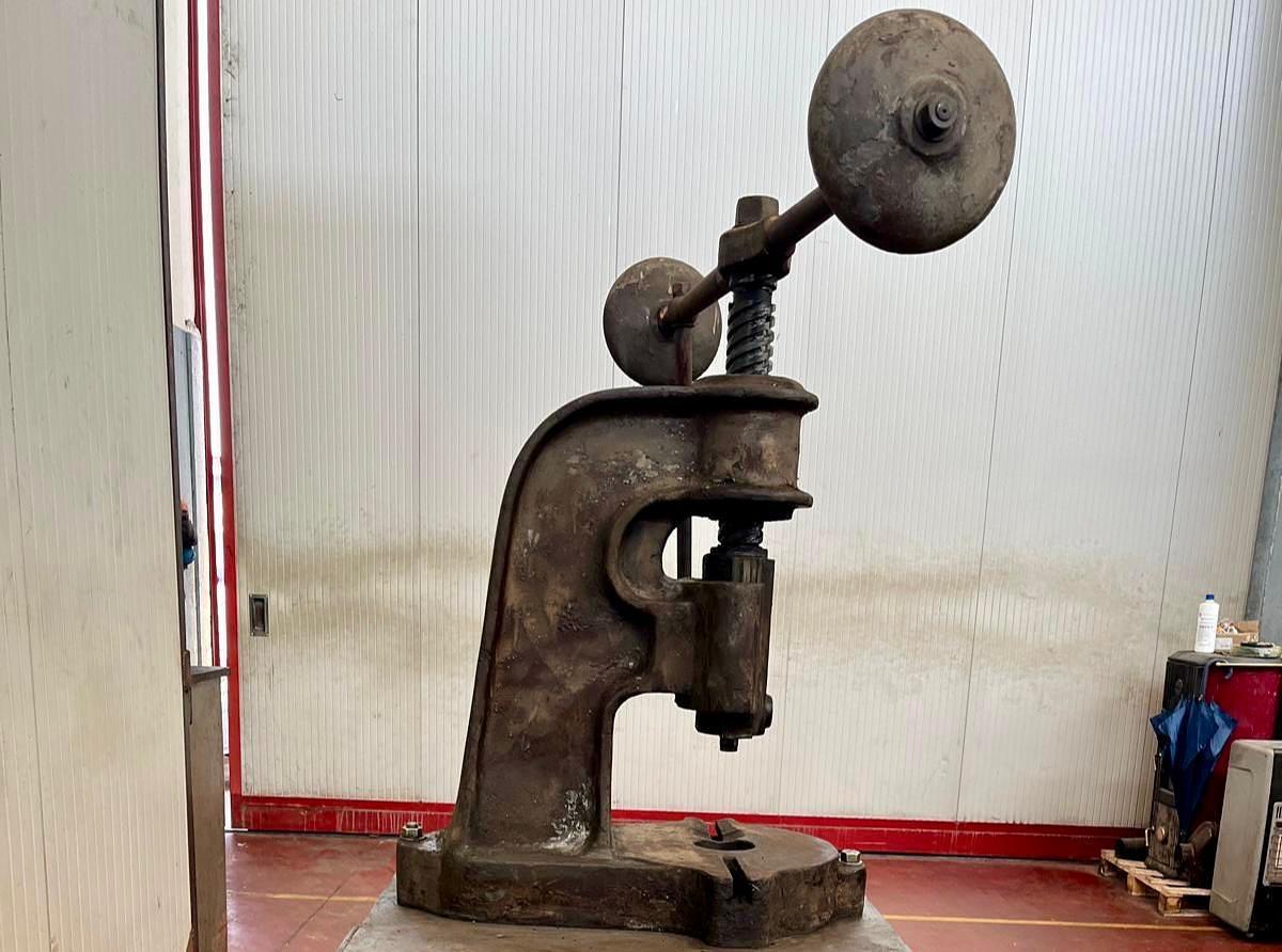 Usato Bilanciere manuale a Vite diametro 60 mm