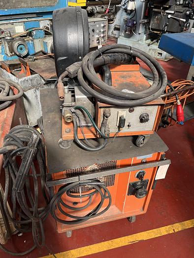 Usato Saldatrice a filo carrellata