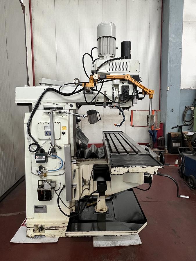Usato Fresatrice Elimacchine tipo ELI 250 anno 2006