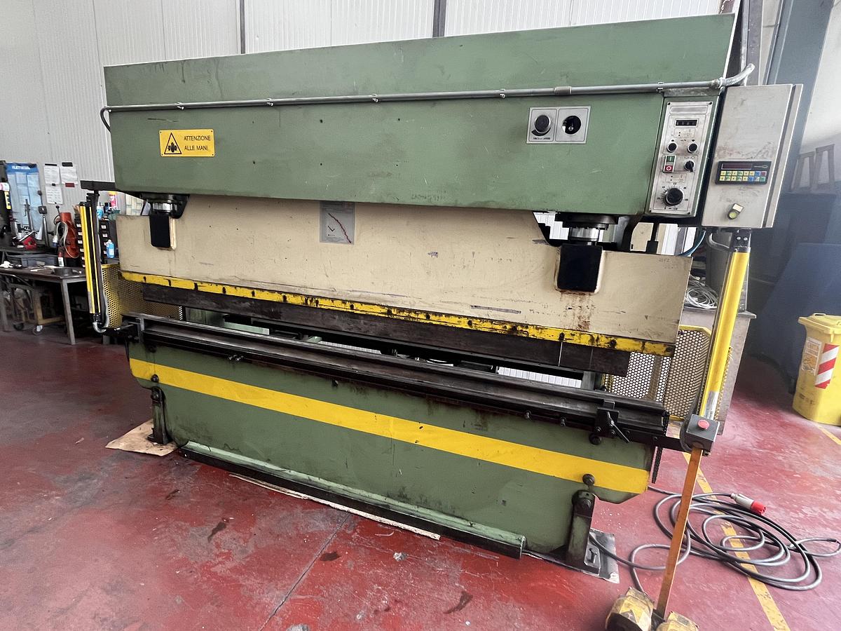 Usato Pressa piegatrice idraulica