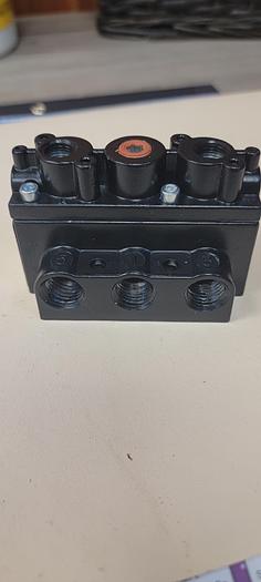 INGERSOLL-RAND ARO PNEUMOTIC AIR VALVE 1/4" PILOT A212PB-3 (B13)