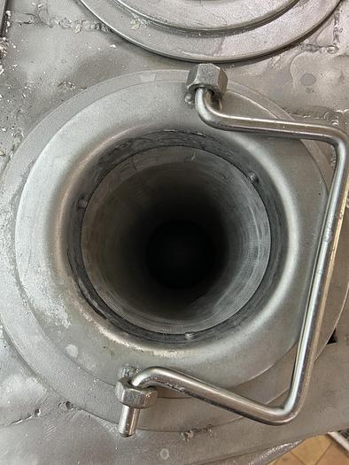 Usado gebr. Edelstahl-Vorlagebehälter ca. 100 Liter Inhalt mit 2 Siebkörben