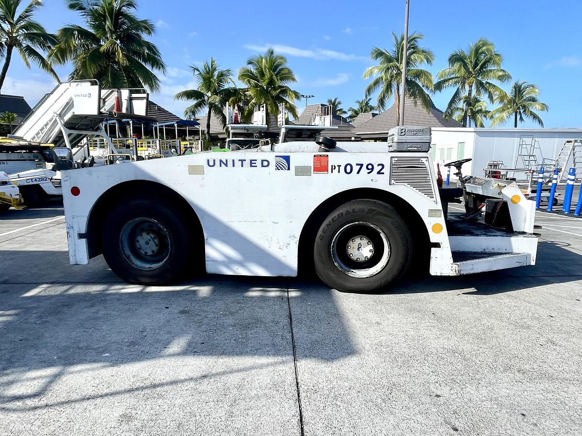 Used JBT B600 Pushback Tractor - Excellent Condition w/ Cab Assembly