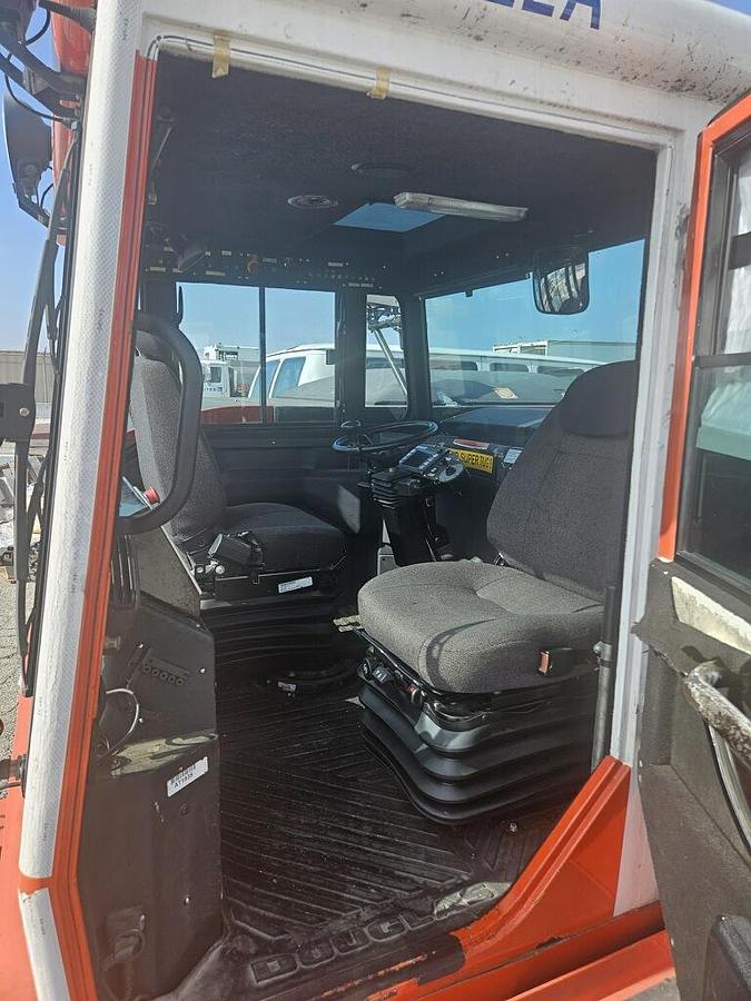 Used Douglas Pushback Tractor Model TBL- 600 - Towbarless - 2012