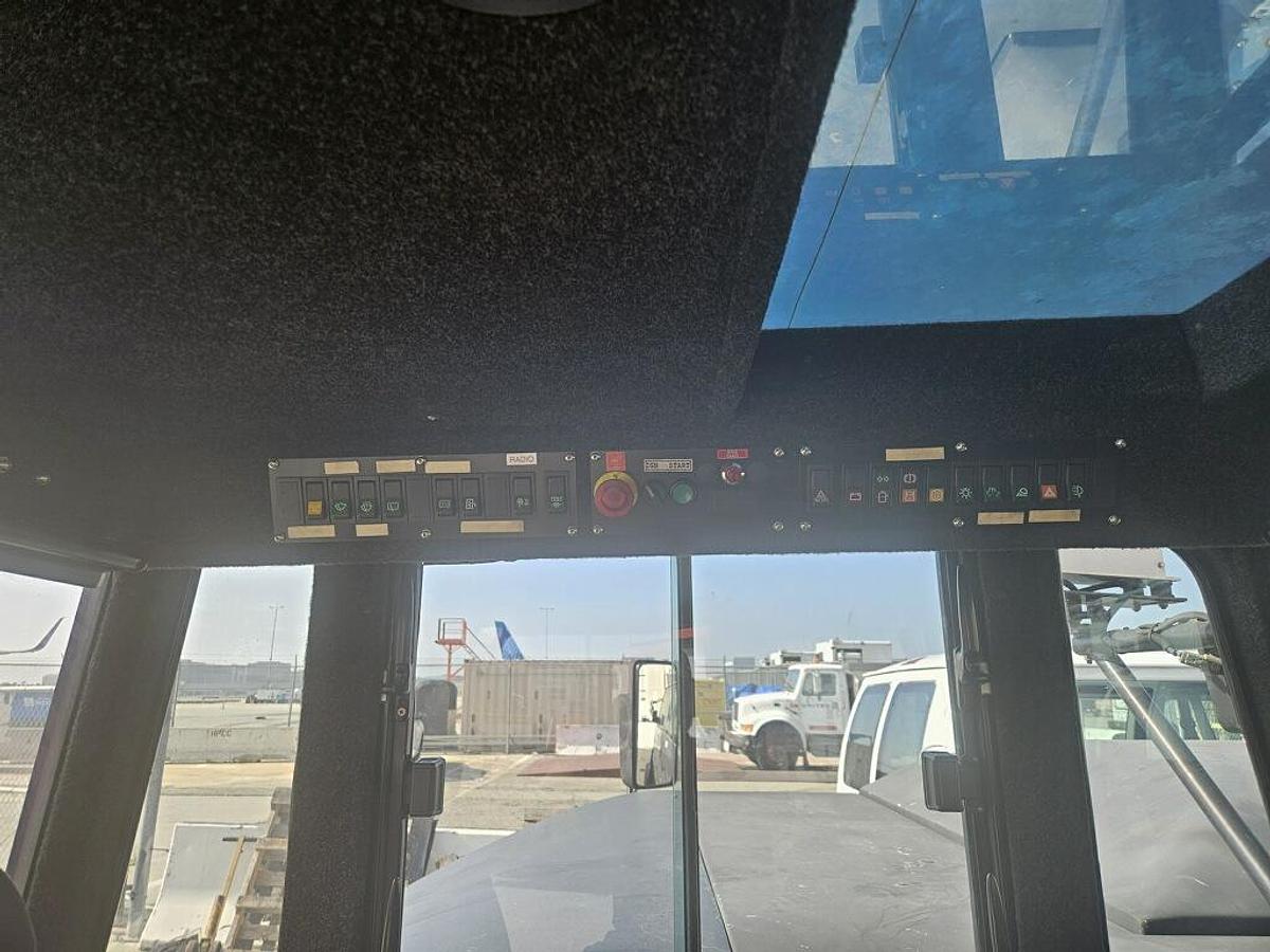 Used Douglas Pushback Tractor Model TBL- 600 - Towbarless - 2012