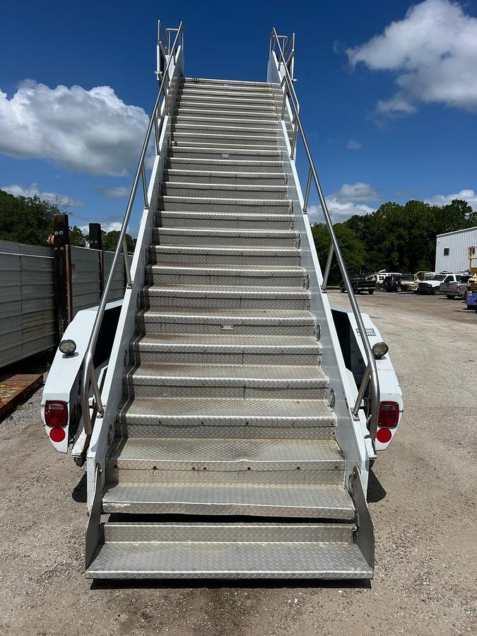 Used Stinar Stair Truck - 2001 Wide Body Aircraft Stairtruck