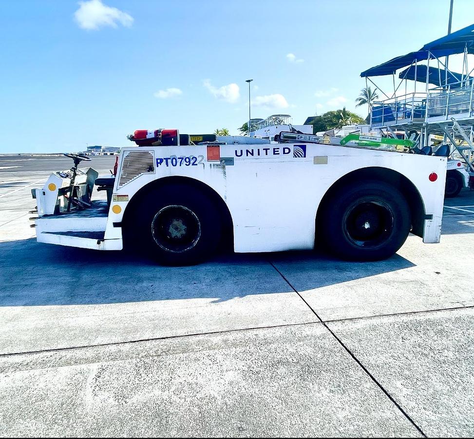 Used JBT B600 Pushback Tractor - Excellent Condition w/ Cab Assembly