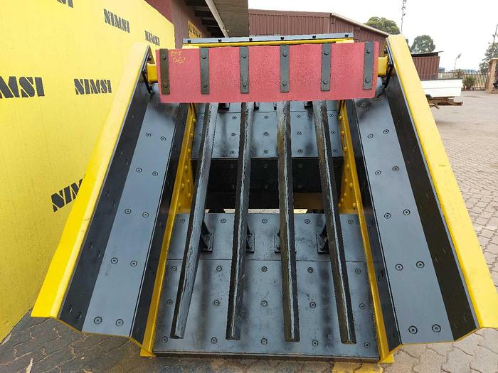 Used Grizzly Feeder w/ Vibrating motors