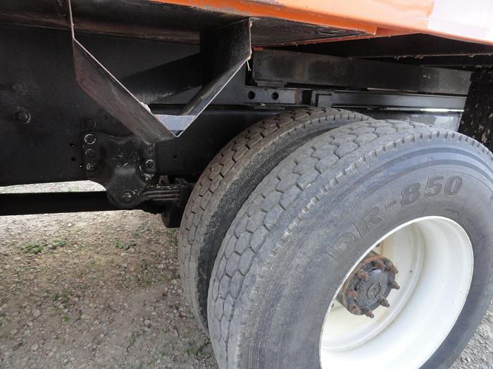 Used 2011 Freightliner/ Versalift M2106/ v0270 Elevator