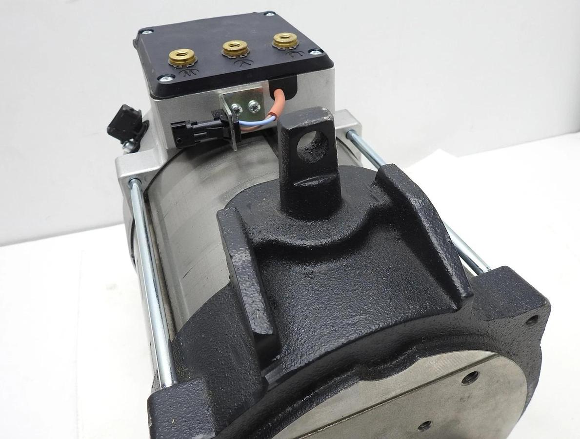 Jungheinrich AP 4H4-L1 Pump Drive Motor 3x28 V, 315 A, 96Hz - NEW BROKE PORT