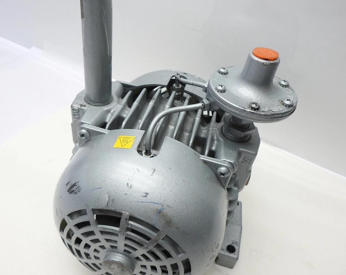 GAST 2065-V2A Vacuum Pump - NEW READ DESC