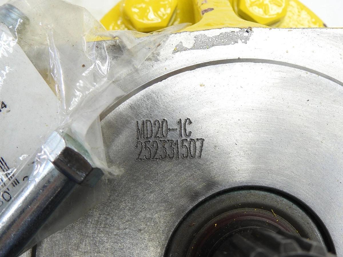 Geartek Hydraulic Motor MD Series MD20-1C (Yellow) 6 Bolt, 14 Teeth Shaft) NEW
