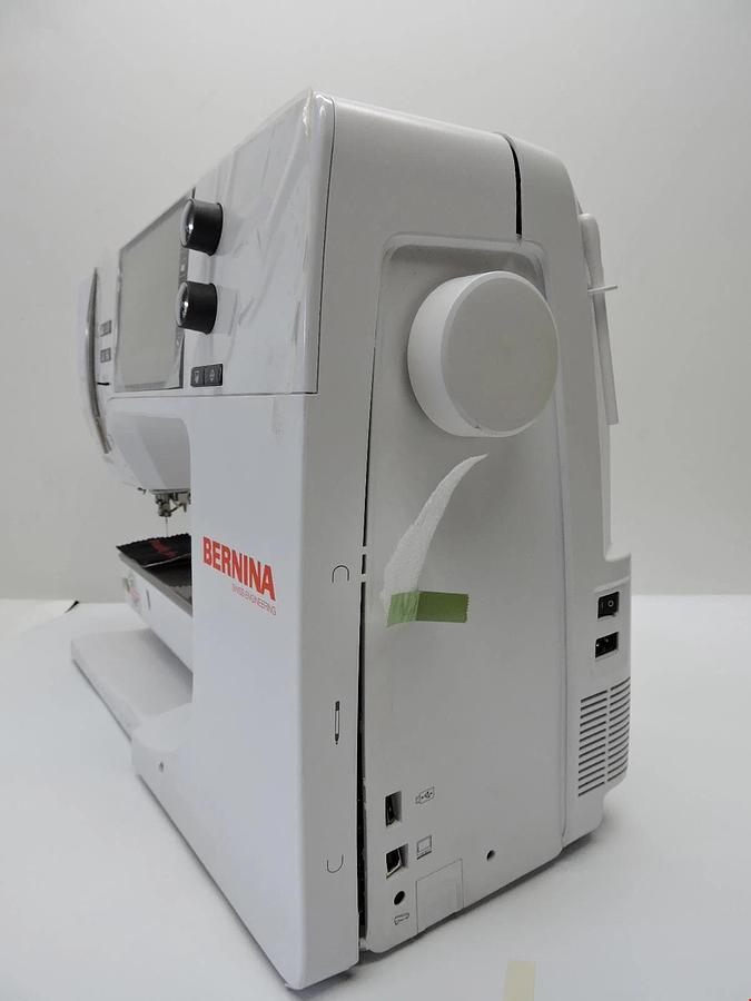 Bernina B700 Embroidery Machine - NEW NEVER USED- Minor Freight Damage!
