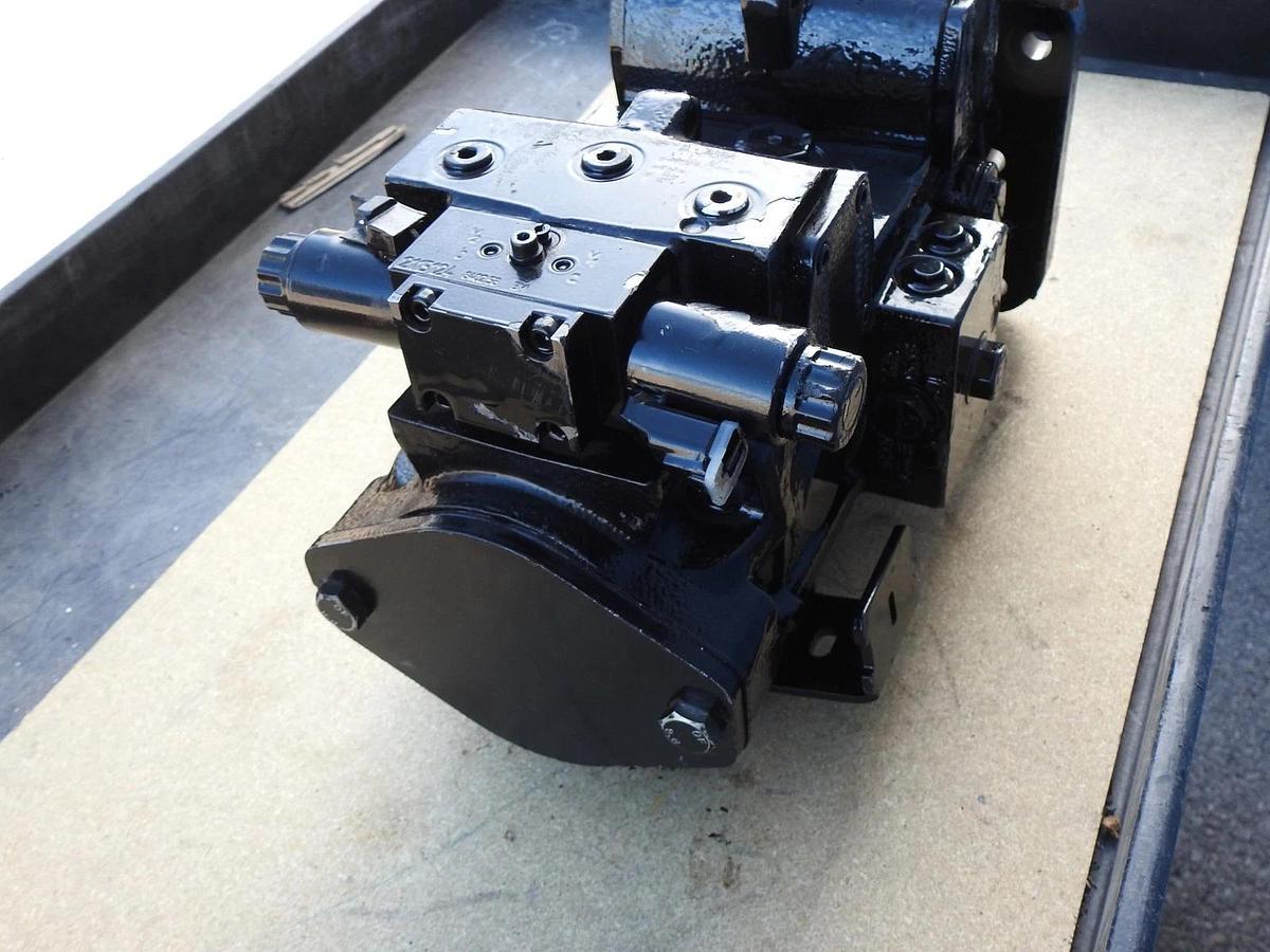 OEM Bobcat 7509445 Hydrostatic Pump for Track Loaders T62, T64, T66 - GENUINE!