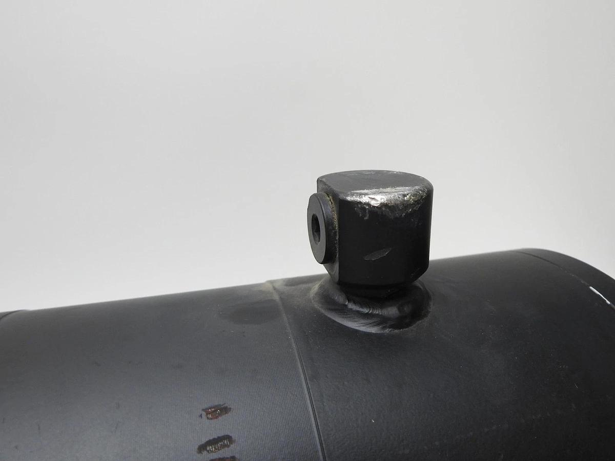 Stillwell Hydraulic Welded Cylinder 31" Total Length, 2-3/4" Shaft Dia - NOB NEW