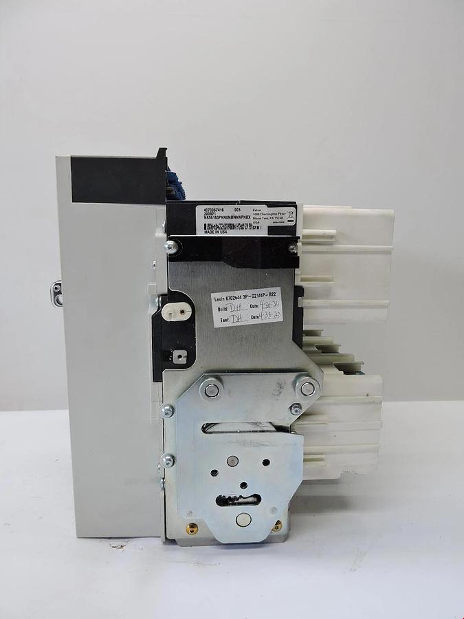 Eaton Power Defense NYR6083W Insulated Case Circuit Breaker 800 A 3 Pole - READ!