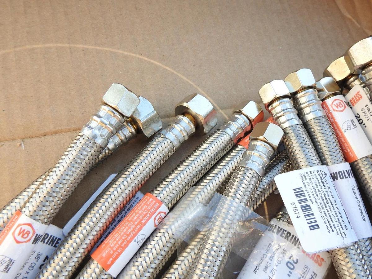 LOT OF 24 - Wolvering Brass Inline Brass Faucet Hoses 3/8" OD x 1/2" FIP