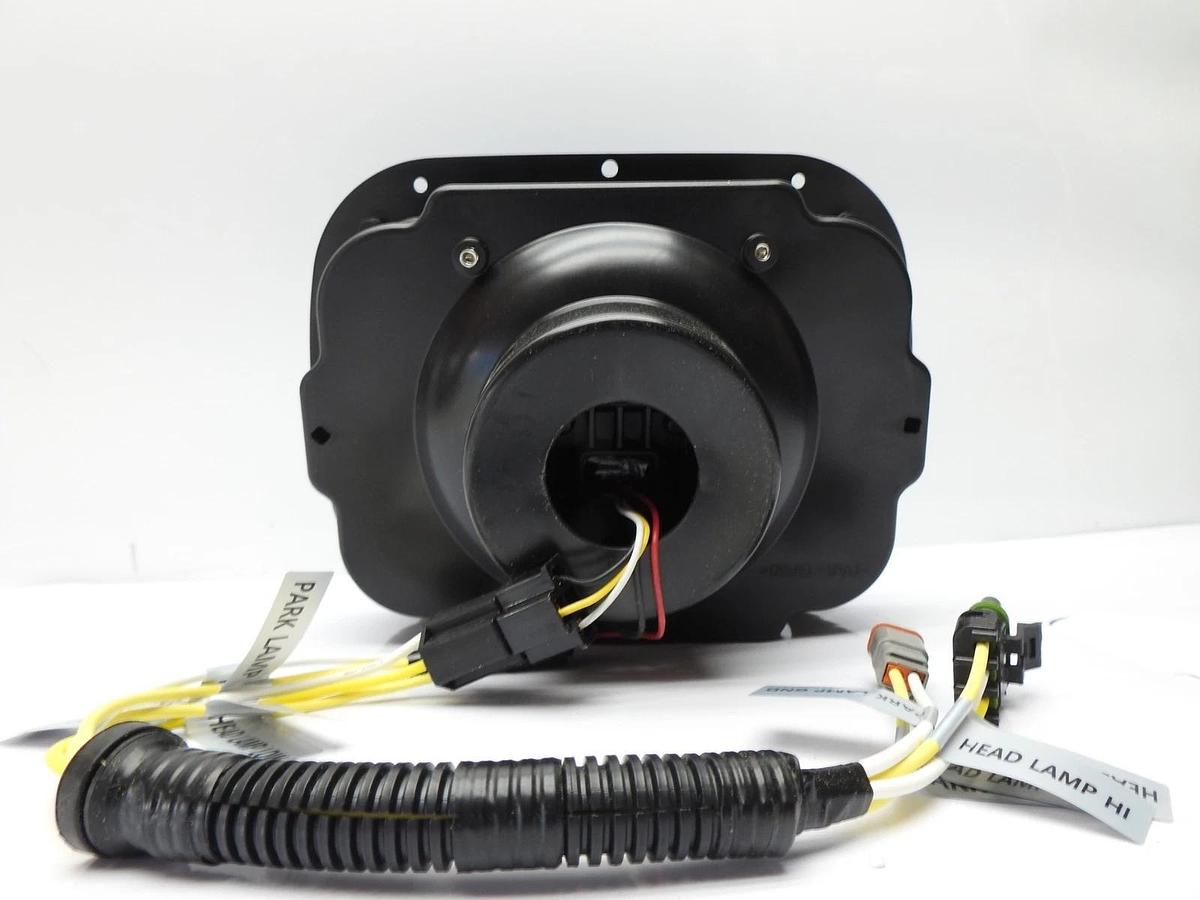 OEM Peterbilt P54-6247-433 Headlamp Assembly Genuine Paccar - NEW