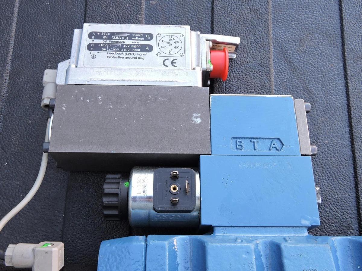 Rexroth 0811404273 Directional Control 4WRLE 16 1 w/ R901140262 0811404601 -NOB
