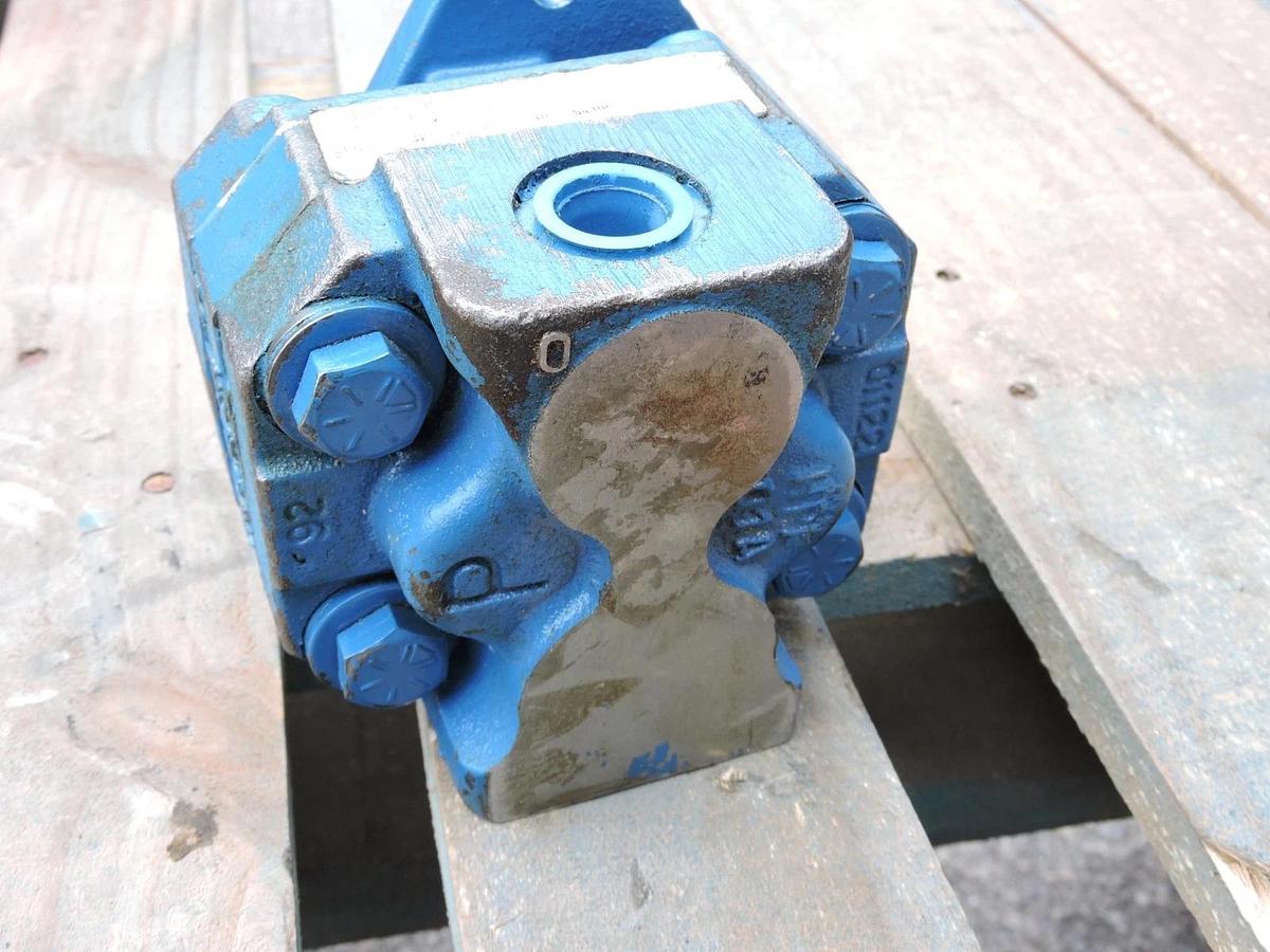 Permco P124 Series Hydraulic Pump Motor P124A082AMZA05-85 - NOB NEW!