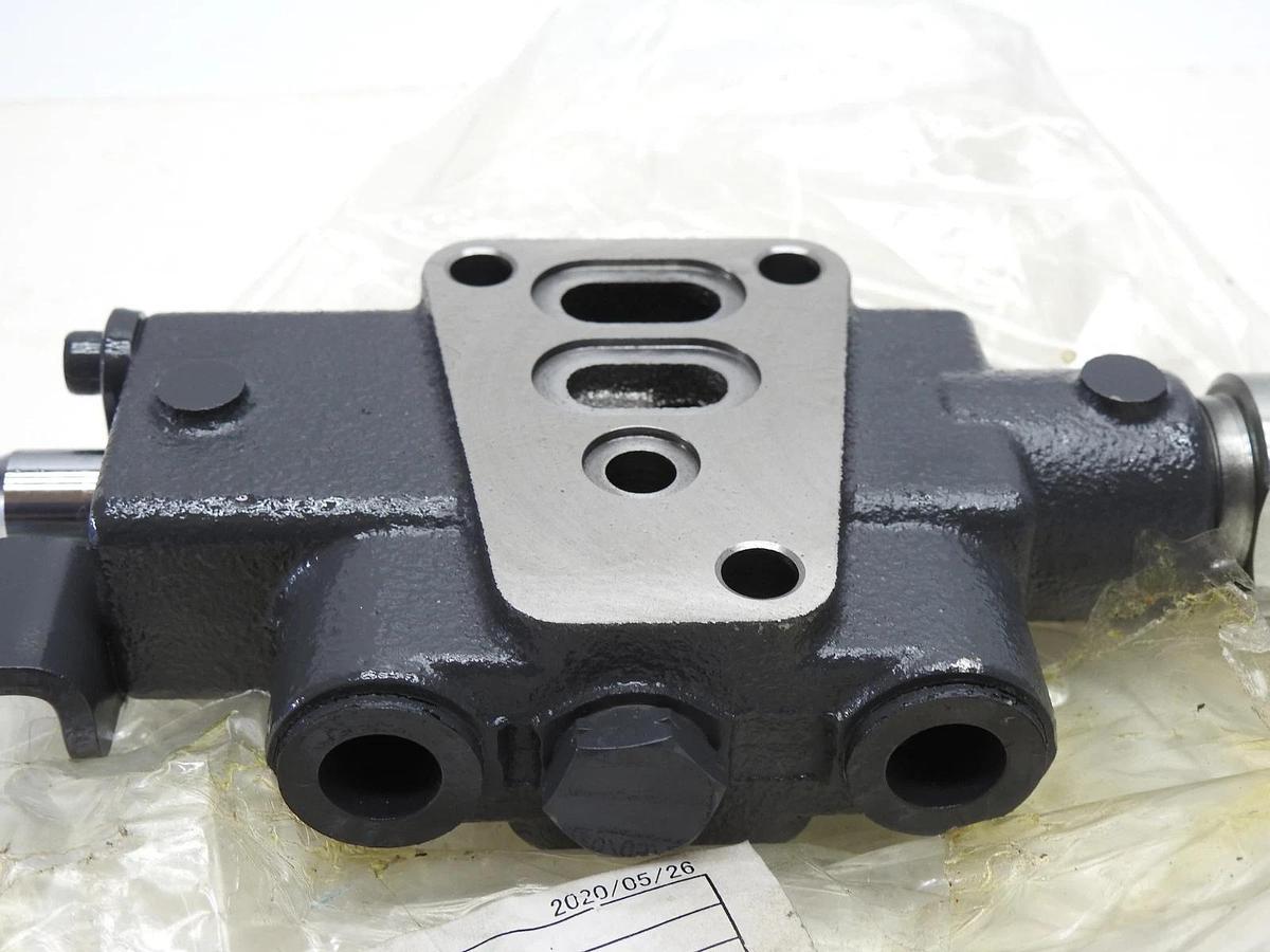 Kubota TD060-98171 ASSY, VALVE, AUX C YW312-0011 - NOB NEW!