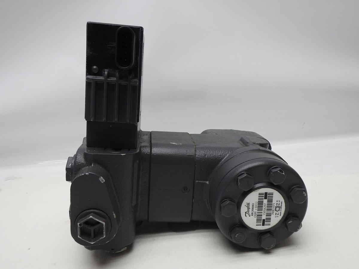 GENUINE John Deere AN206093 AutoTrac Steering Valve Assembly fits 4710, 4720 NEW