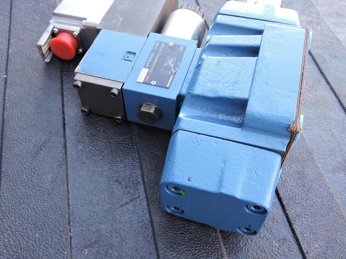 Rexroth 0811404273 Directional Control 4WRLE 16 1 w/ R901140262 0811404601 -NOB