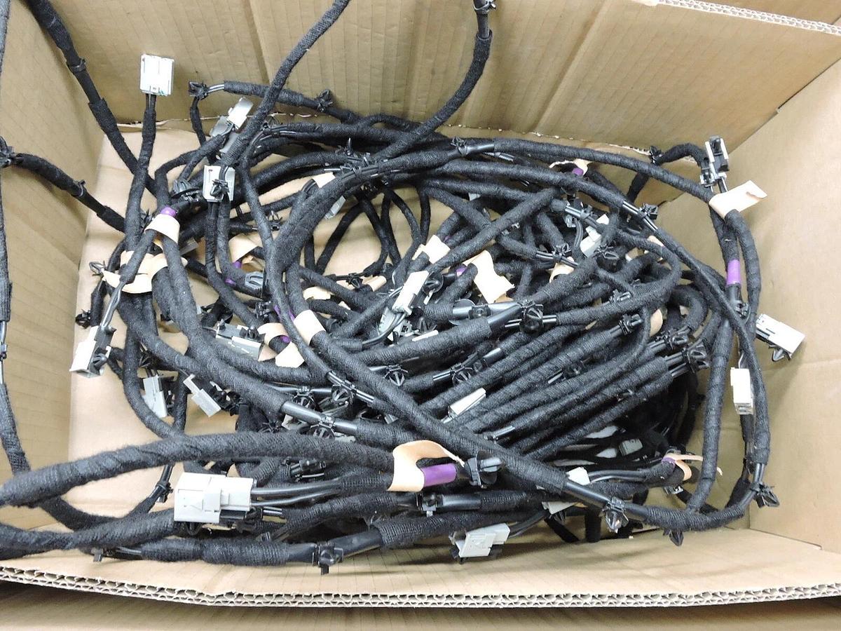 WHOLESALE LOT OF 100 - Nissan 28241-5JL2B Feeder Cable 282415JL2B