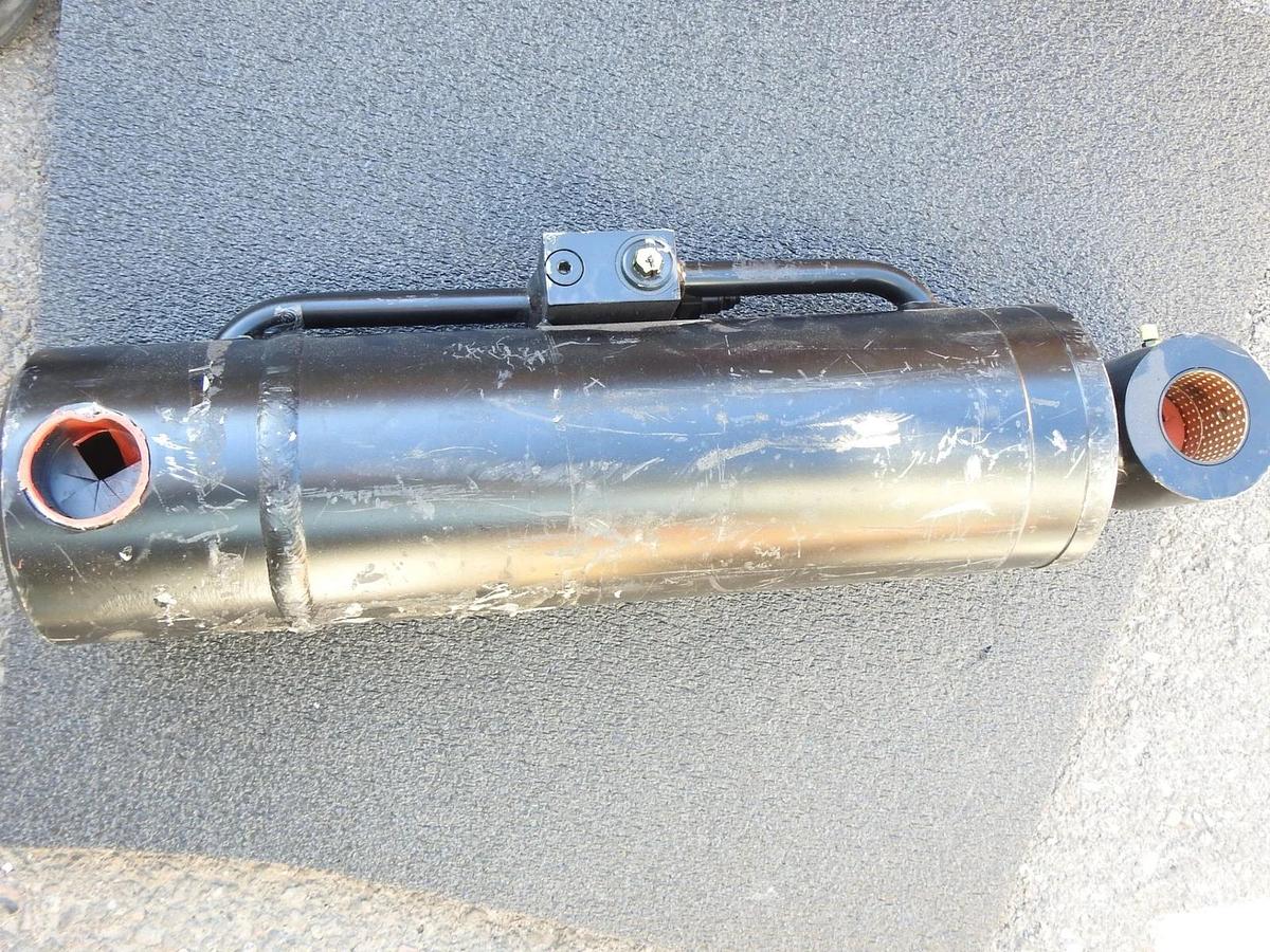 Bobcat 6917921 Ram Cylinder for VersaHandlers Telehandlers: T2566 V518, VR518