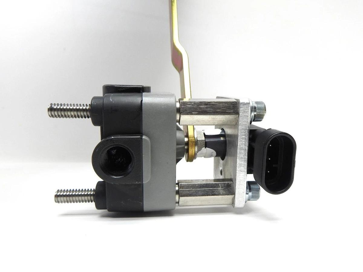 Barksdale Air Leveling Valve Height Control 53321 Q27, 591449 Truck Bus Leveling