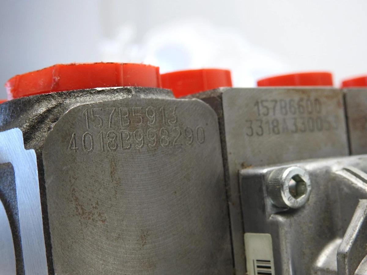 Danfoss PVG 32 /4 Proportional Valve 3335 PSI w/ 157B4292 11094176 - OEM NEW!