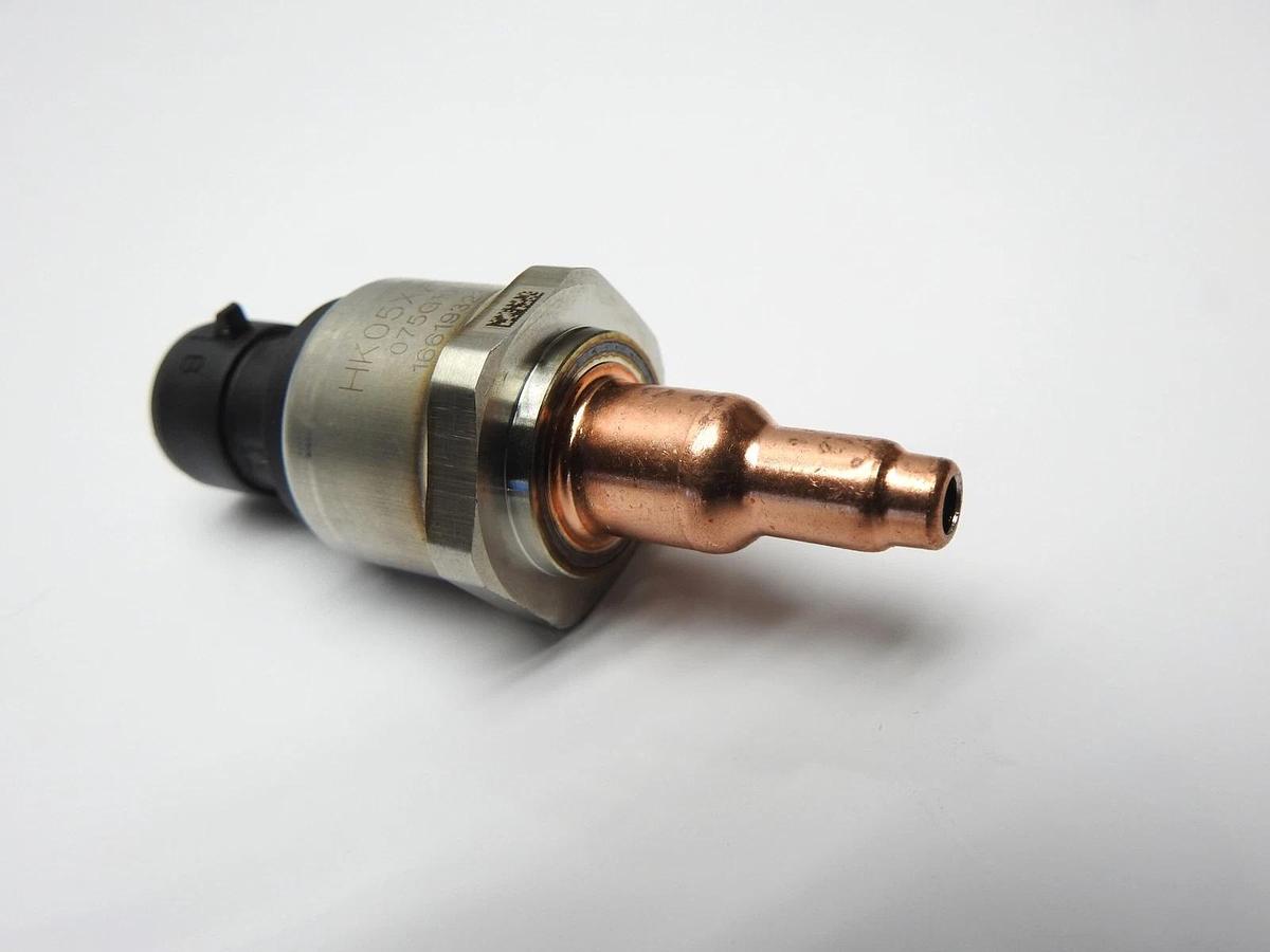 GENUINE Carrier HK05XZ001 Pressure Transducer Transmitter 075G1046 DST P110 OEM