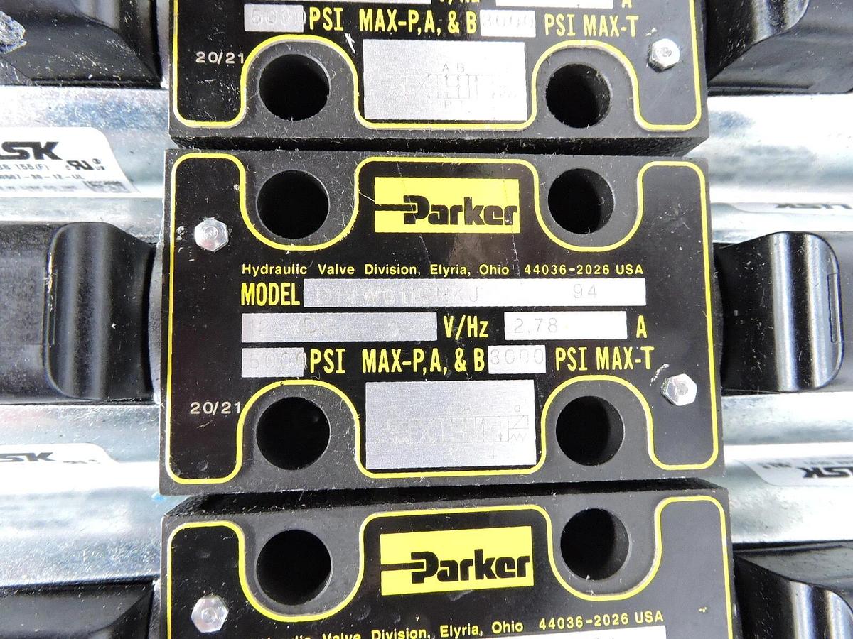 (4) Parker D1VW011CNKJ Triple Direction Control Valve + (3) RDH103S30 Relief Va