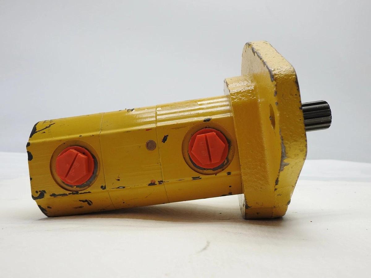 New OEM John Deere AT309296 824 844 Loader Hydraulic Axel Cooling Pump YZ 19550