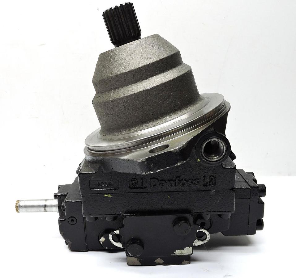John Deere AKK29180 Standard Cruise Rear Hydraulic Motor Danfoss 83067369