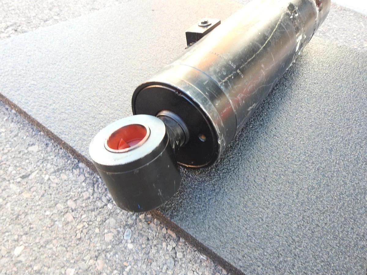 Bobcat 6917921 Ram Cylinder for VersaHandlers Telehandlers: T2566 V518, VR518