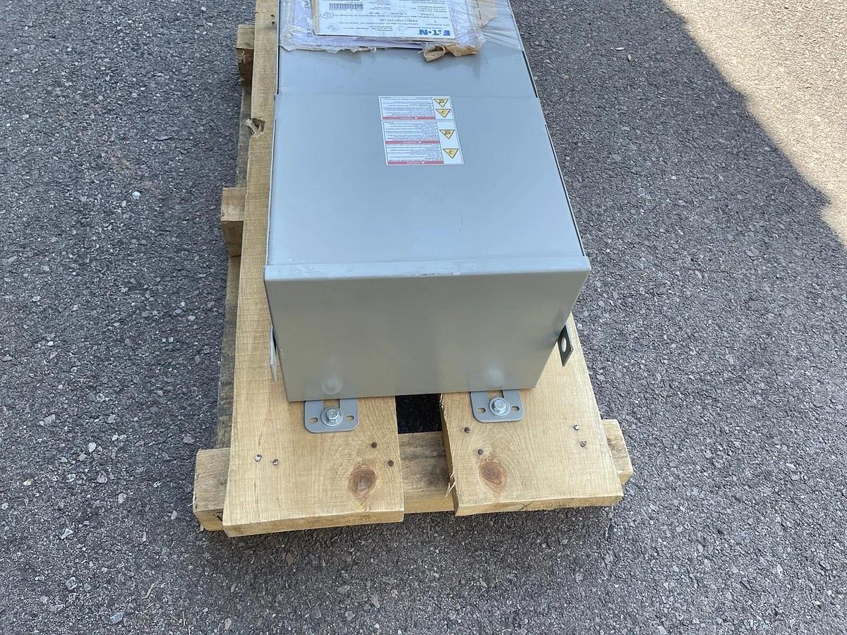 Eaton Mini Power Center 7.5 KVA 1 Phase 60 HZ P48G11S0718CUB - NEW