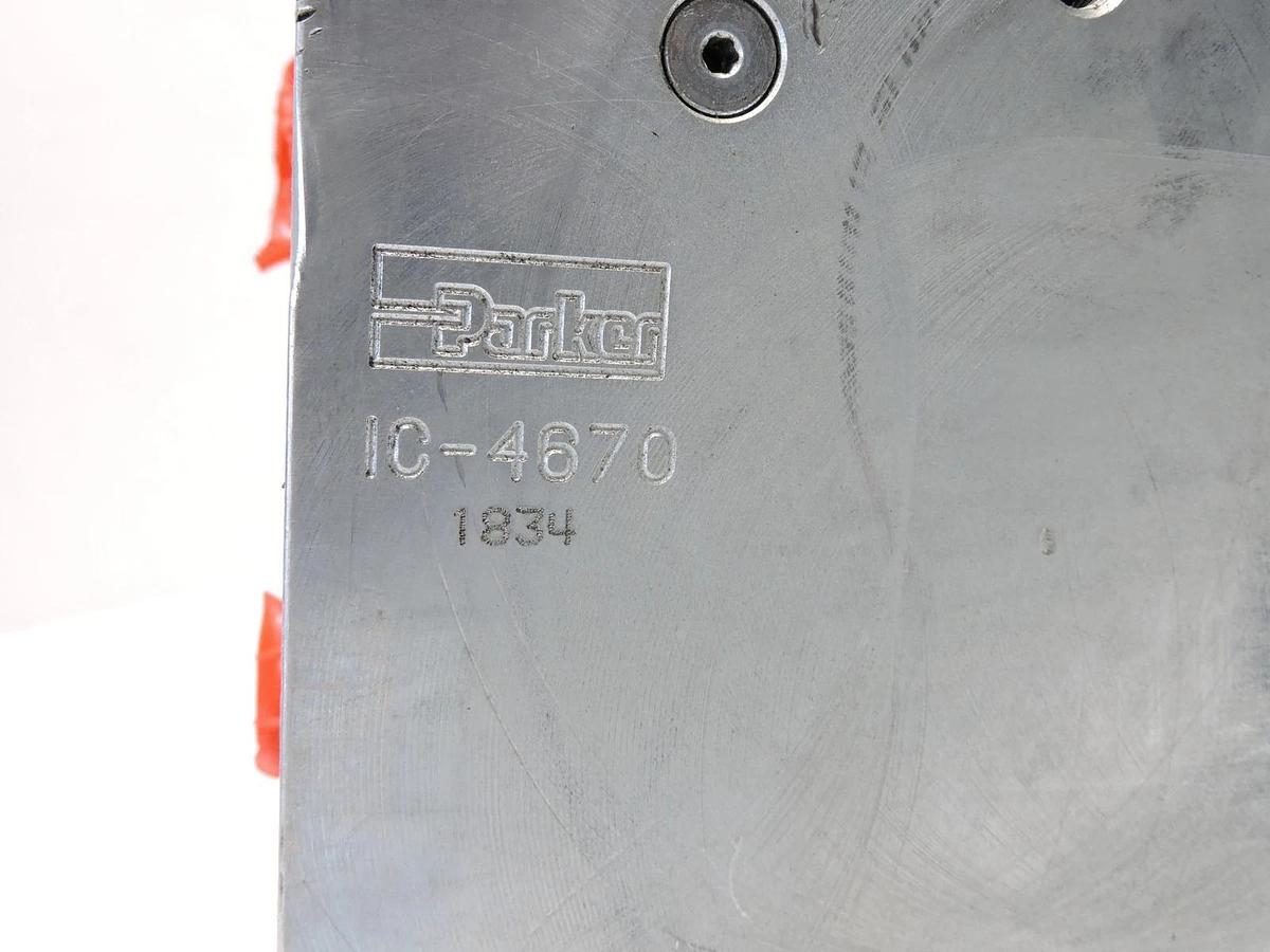 New Parker IC-4670 Square Block Manifold OEM Genuine IC4670