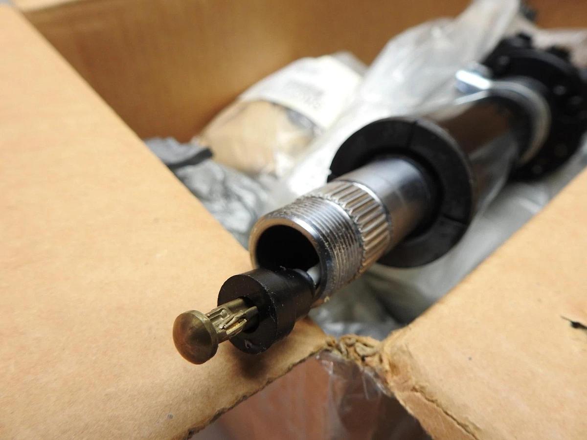 CNH L101493 Steering Gear K67293 K67292 TRW HeavyEquipment Steering Box HGA28015